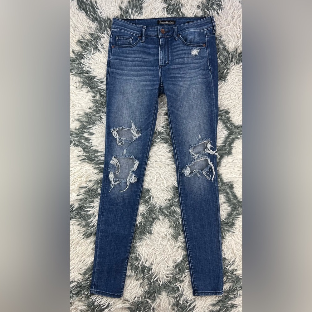 Abercrombie and Fitch Women’s Super Skinny Distressed Blue Jeans Size W26 L30R